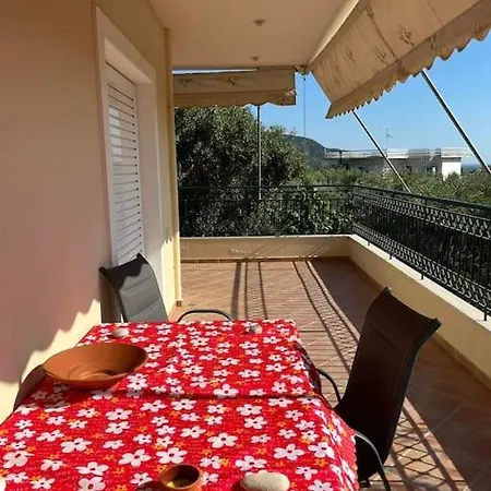 Μεζονέτα 5 υπνοδωμάτια, πλήρως εξοπλισμένη και με φορτιστή ηλεκτρικού αυτοκινήτου