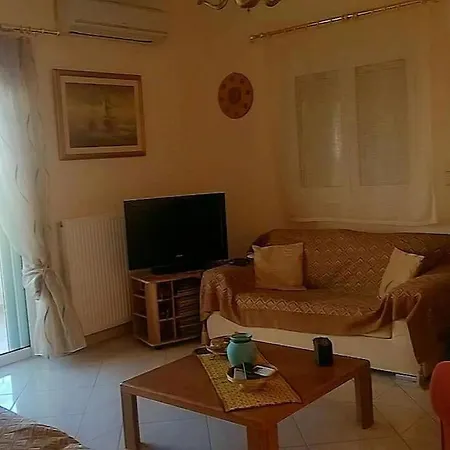 μεζονέτα 5 υπνοδωμάτια, πλήρως εξοπλισμένη και με φορτιστή ηλεκτρικού αυτοκινήτου Βίλα