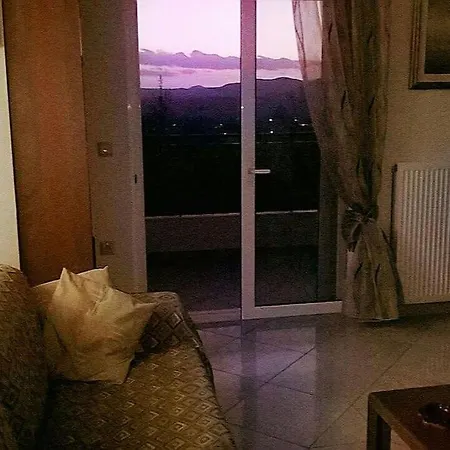 μεζονέτα 5 υπνοδωμάτια, πλήρως εξοπλισμένη και με φορτιστή ηλεκτρικού αυτοκινήτου Βίλα *
