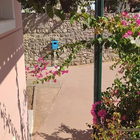 Μεζονέτα 5 Υπνοδωμάτια, Πλήρως Εξοπλισμένη Και Με Φορτιστή Ηλεκτρικού Αυτοκινήτου