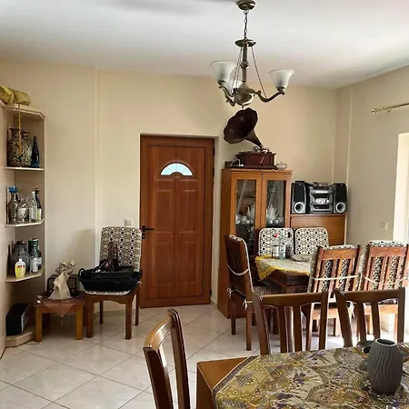 Μεζονέτα 5 υπνοδωμάτια, πλήρως εξοπλισμένη και με φορτιστή ηλεκτρικού αυτοκινήτου * Arfara