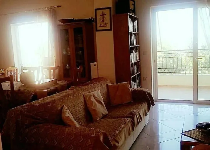 Μεζονέτα 5 Υπνοδωμάτια, Πλήρως Εξοπλισμένη Και Με Φορτιστή Ηλεκτρικού Αυτοκινήτου