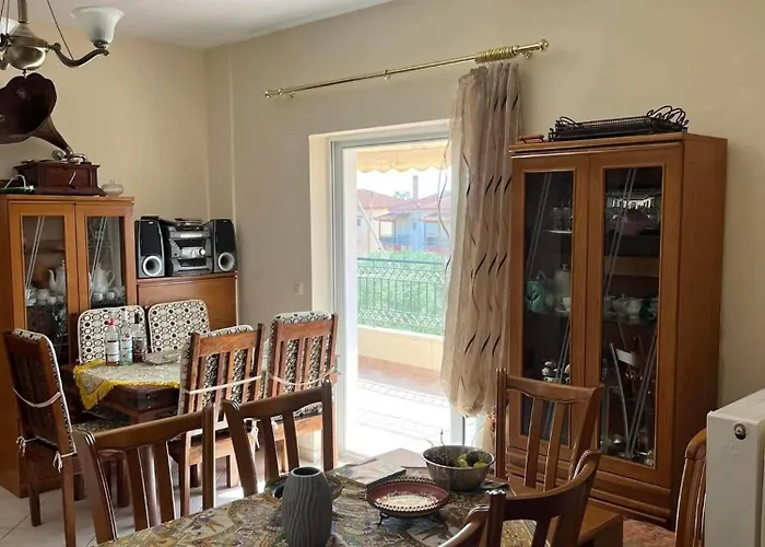 Μεζονέτα 5 Υπνοδωμάτια, Πλήρως Εξοπλισμένη Και Με Φορτιστή Ηλεκτρικού Αυτοκινήτου *